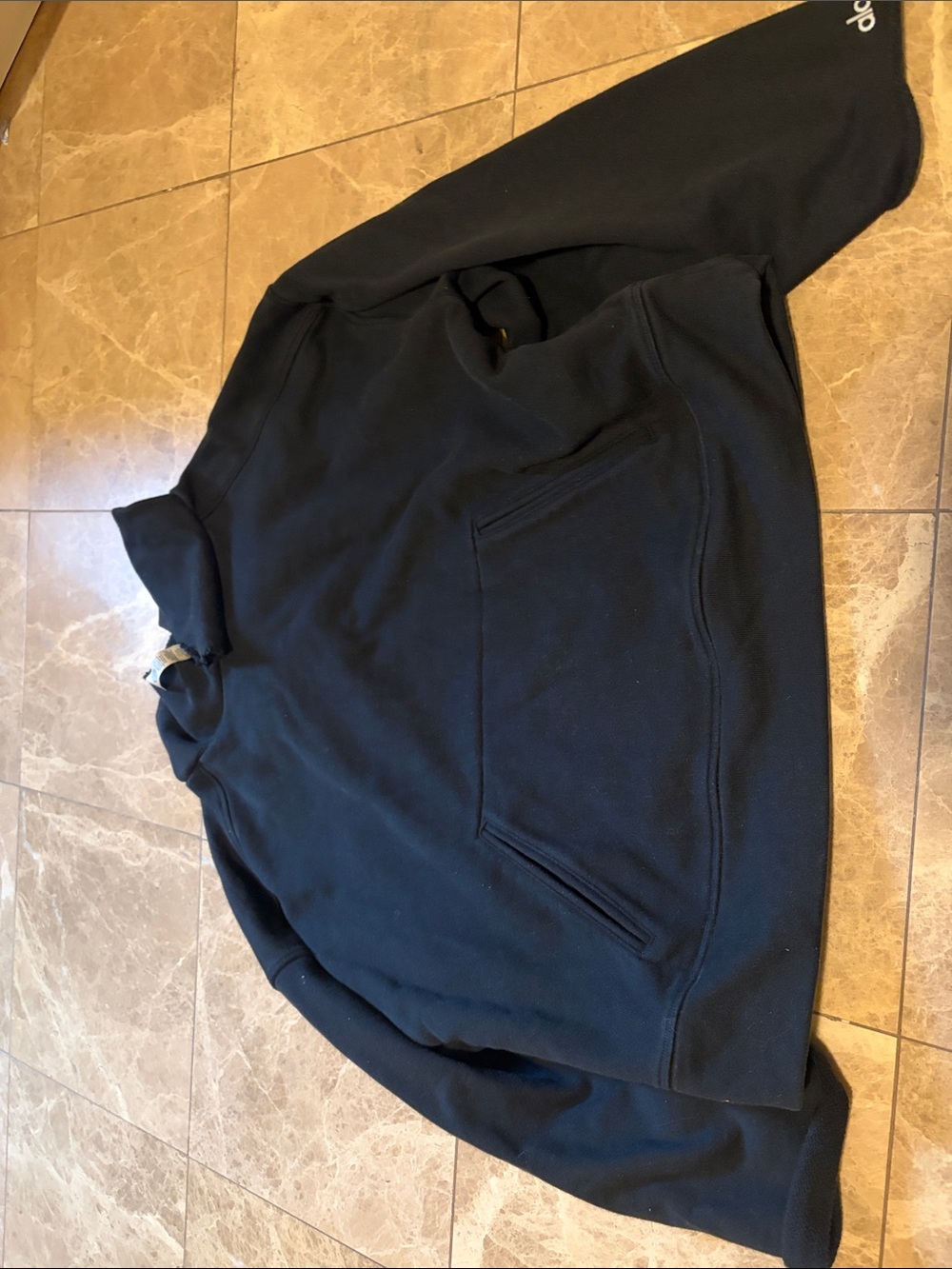 ALO Yoga Women’s Black Pullover Hoodie with Front Pocket
